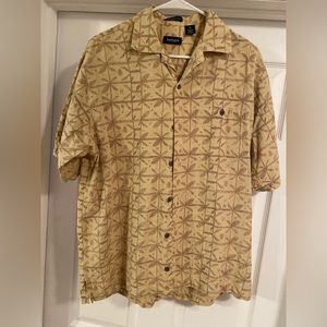 Medium Short Sleeve Casual Button-Up Van Heusen